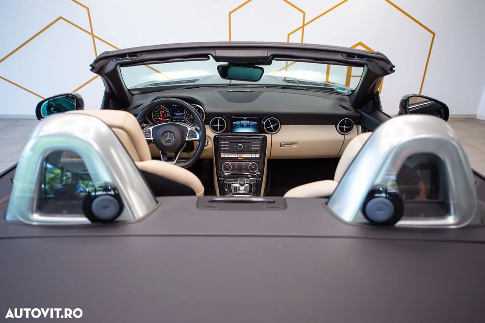 Mercedes-Benz SLC 300 9G-TRONIC - 35