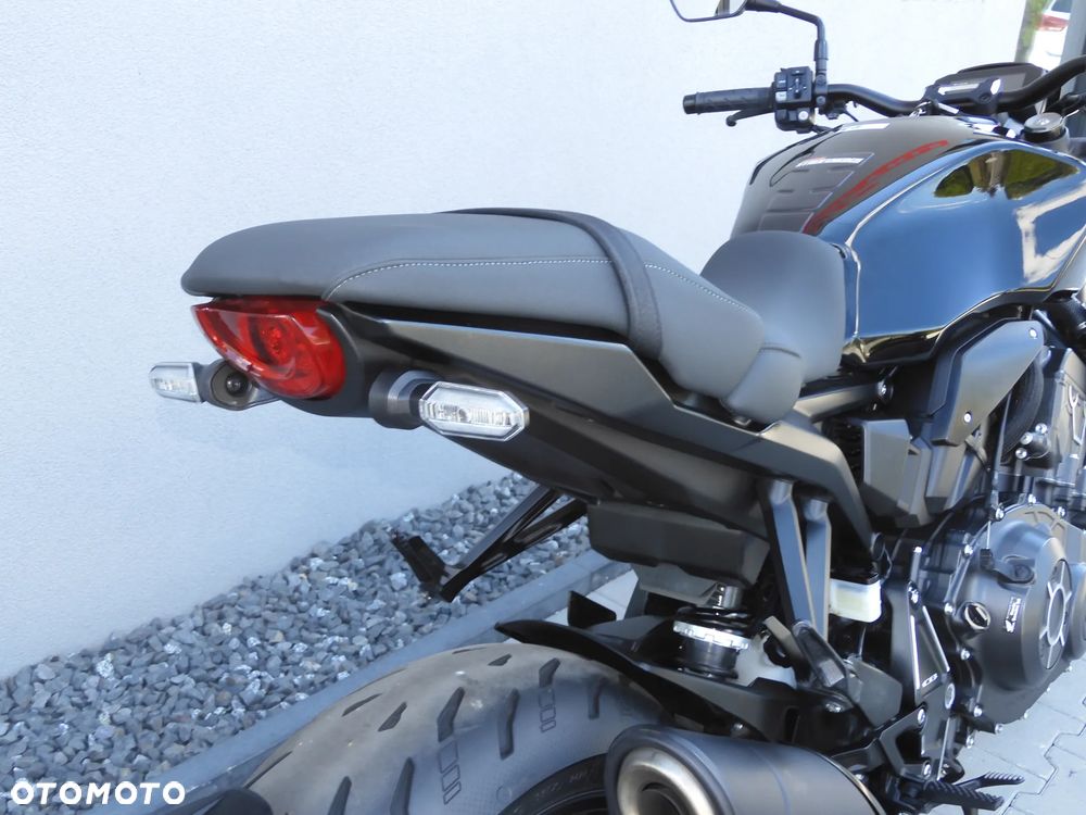 Honda CB - 15