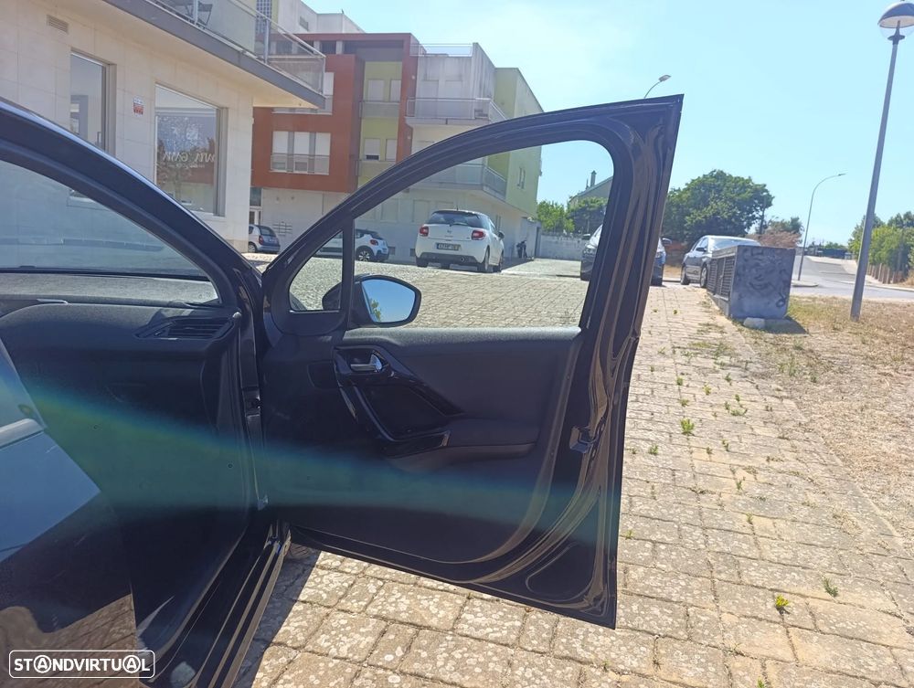 Peugeot 208 1.2 VTi Allure - 19