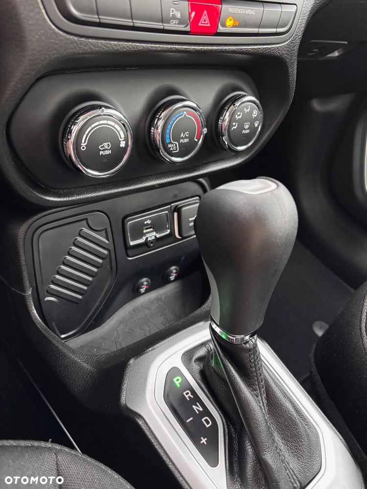 Jeep Renegade 1.4 MultiAir DSG Longitude - 30