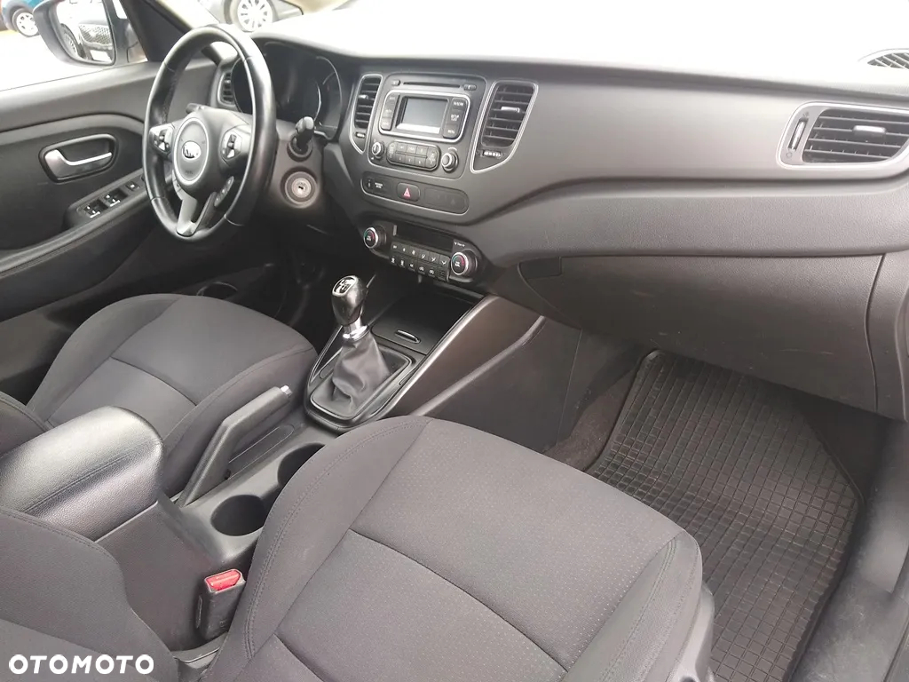 Kia Carens - 14