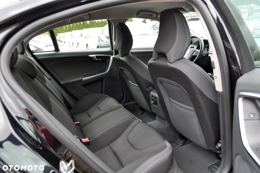 Volvo S60 T3 Kinetic - 32