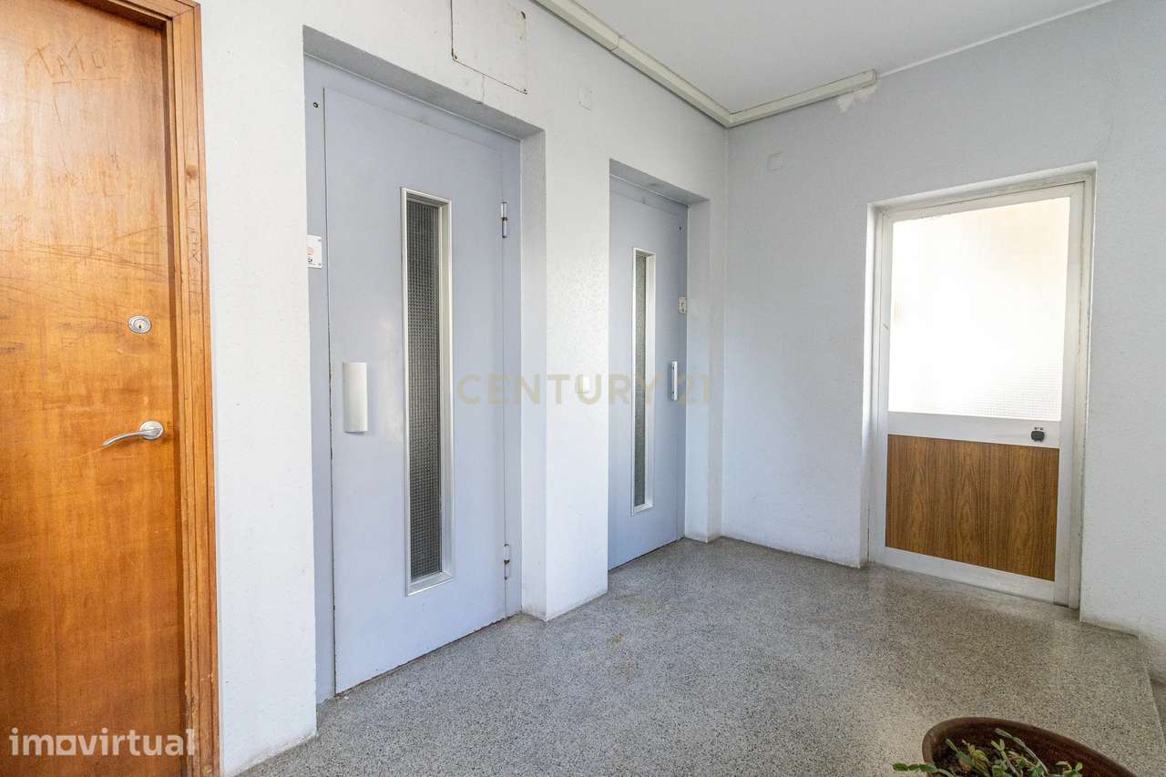 T3 Duplex Remodelado com Garagem e Elevador – Braga - Grande imagem: 3/25