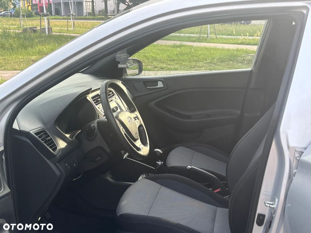 Hyundai i20 blue 1.2 Classic - 15