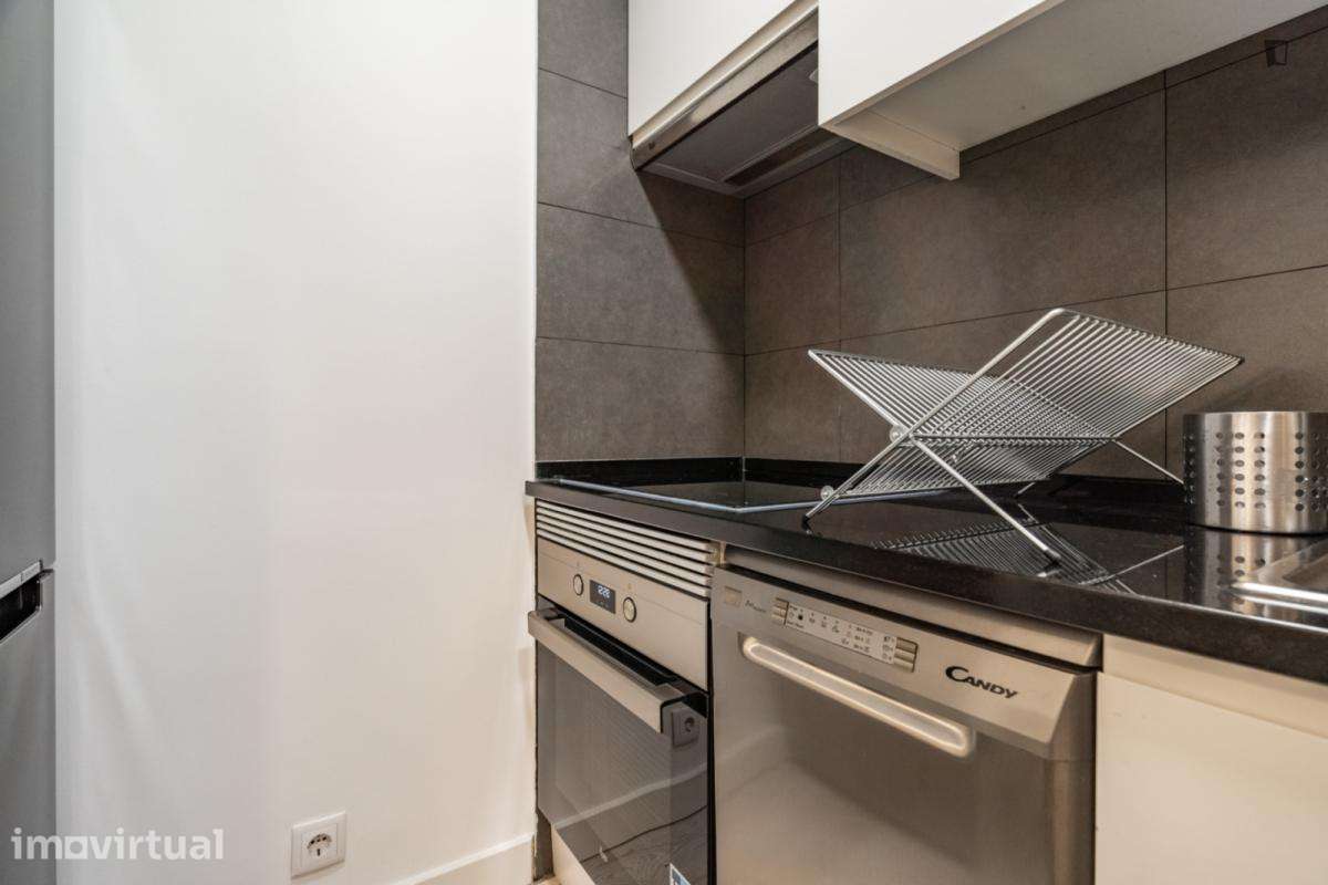 Quarto - localizado em Campolide Lisbon - Grande imagem: 4/22