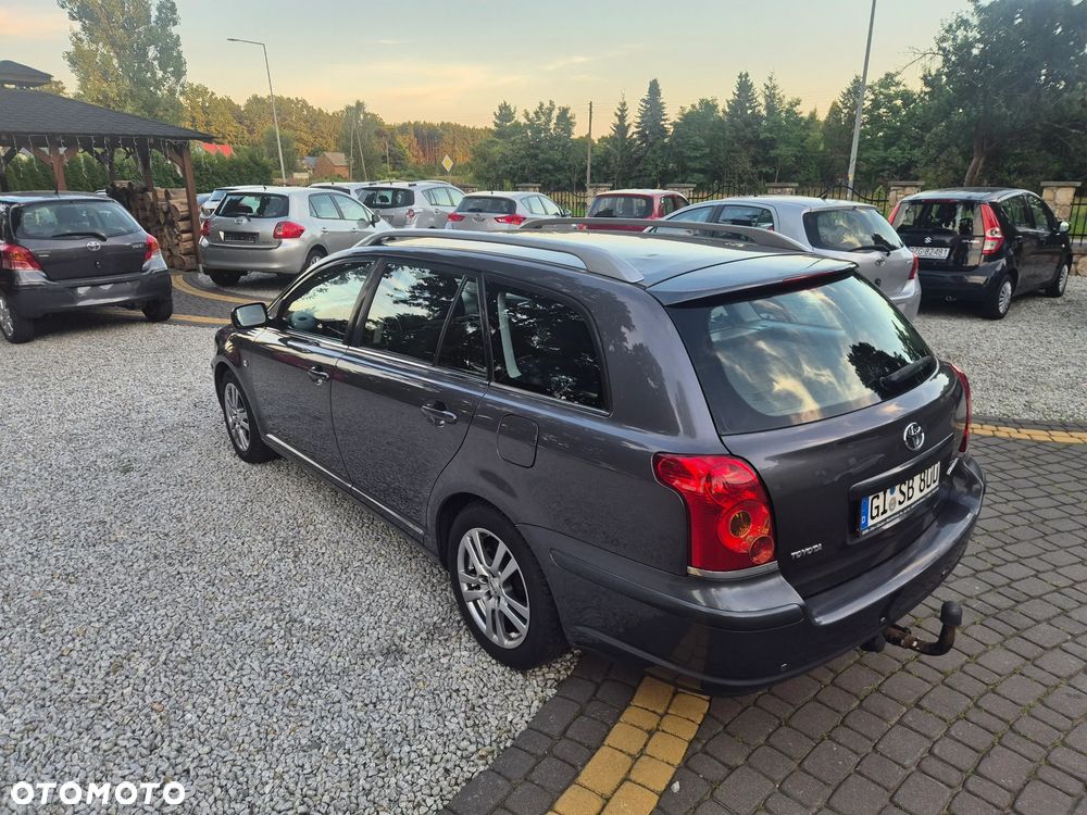 Toyota Avensis 1.8 VVT-i Combi Executive - 6