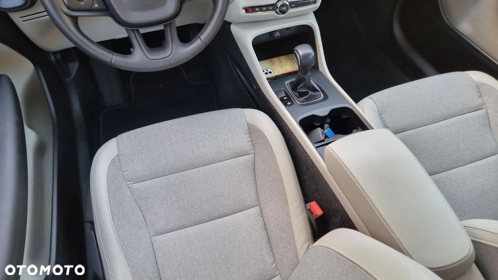 Volvo XC 40 T3 Momentum - 22