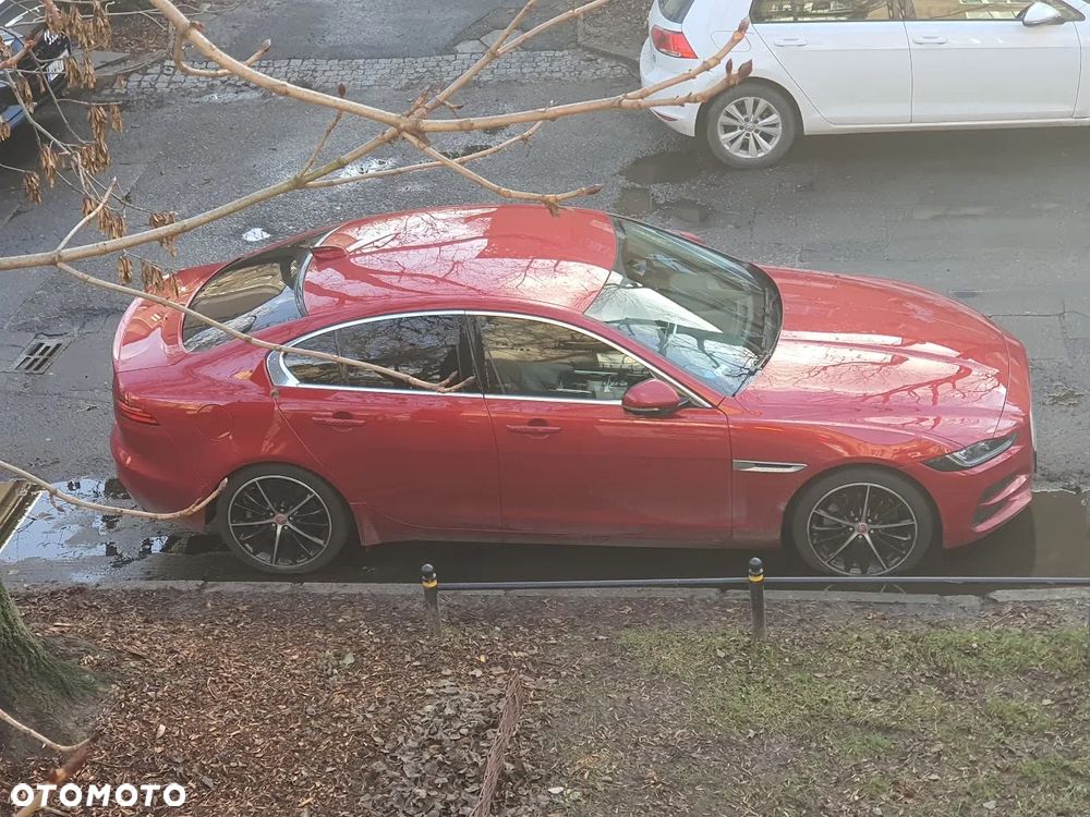 Jaguar XE 2.0 D180 HSE - 10