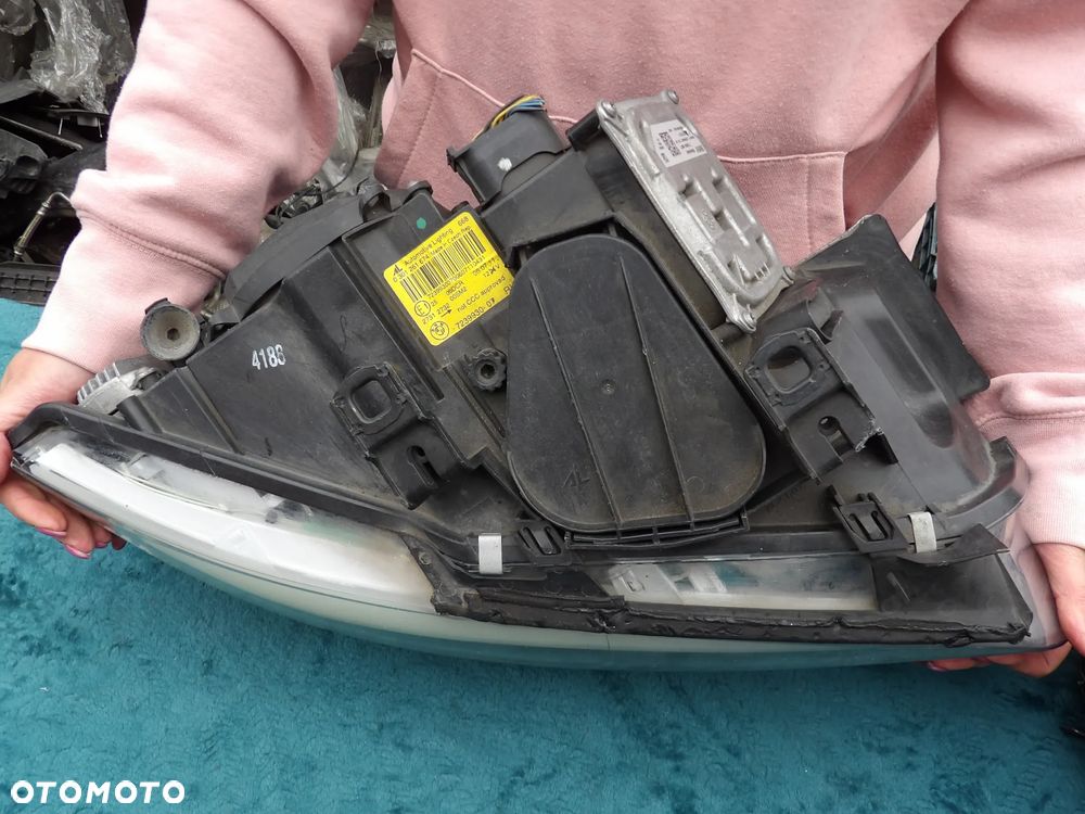 BMW - E92 - PRAWA LAMPA PRZEDNIA - LIFT - XENON - NIE SKRĘTNA - URWANE UCHO - UK - 7239930 - 9