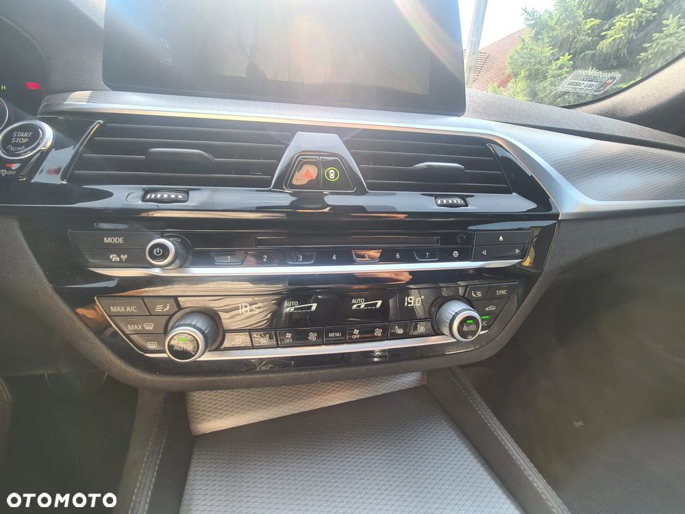 BMW Seria 5 530d xDrive Sport - 8