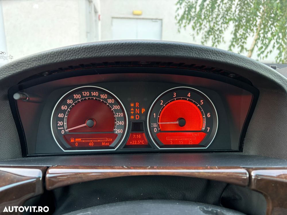 BMW Seria 7 745i - 15