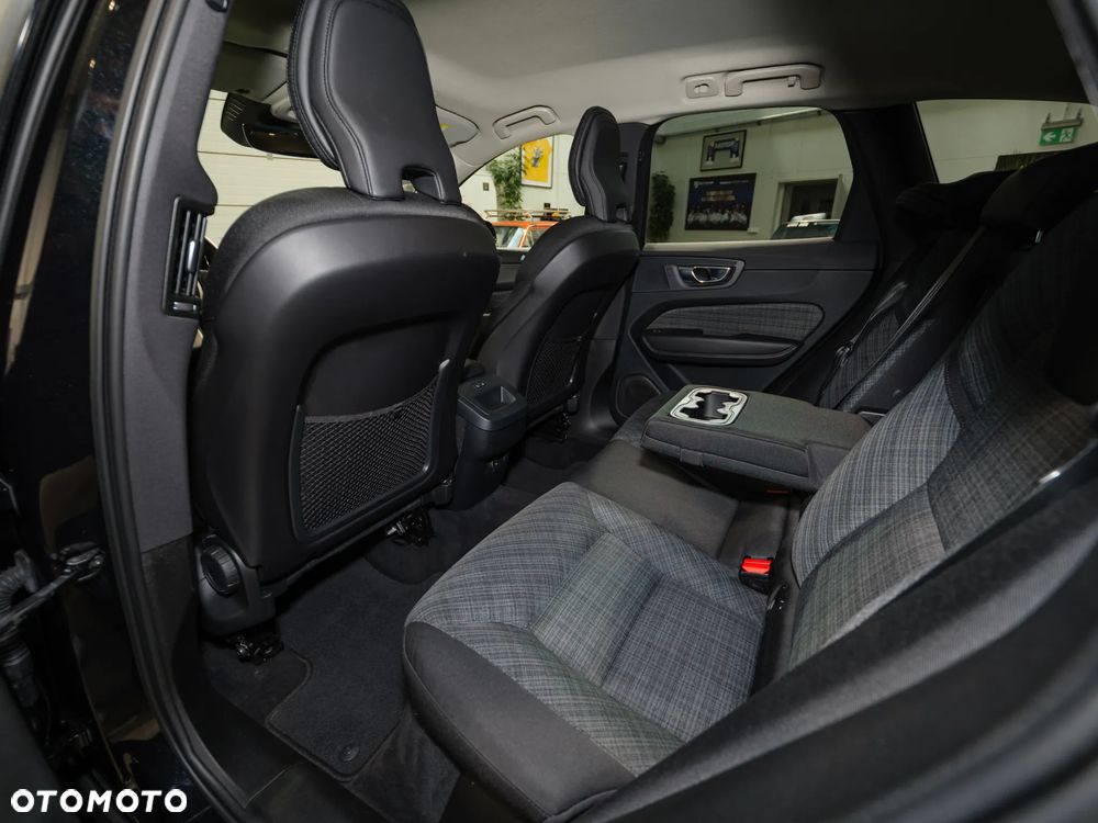 Volvo XC 60 B4 D AWD Core - 19