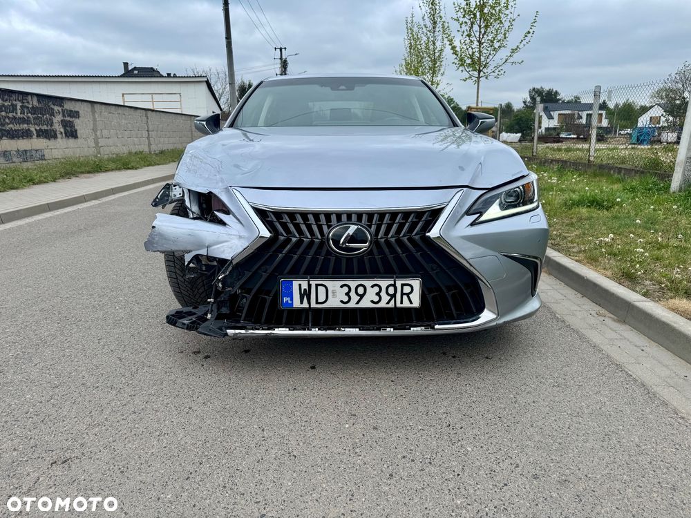 Lexus ES 300h Business Edition + - 2