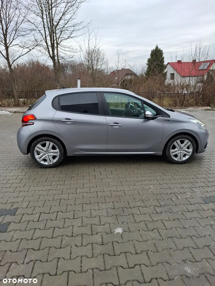 Peugeot 208 - 11