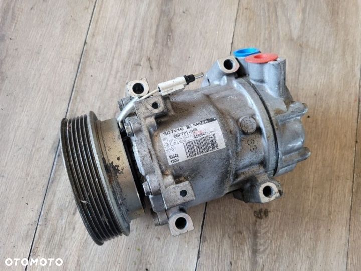 Sprężarka kompresor klimatyzacji Dacia Logan Sandero Duster 1,5 DCI 1,6 16V 926006229R - 1