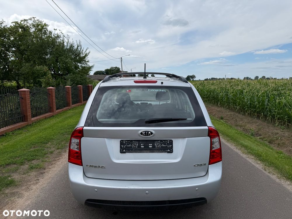 Kia Carens - 4