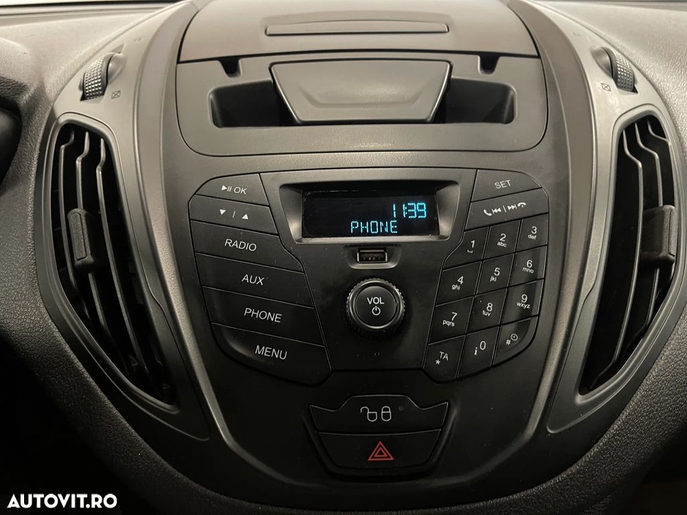Ford Transit Courier - 10