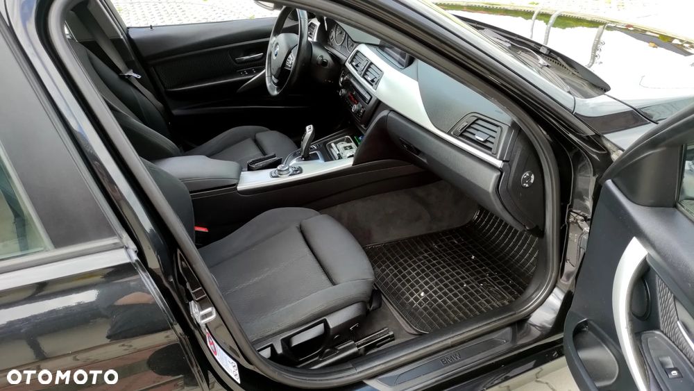 BMW Seria 3 320d DPF Edition Sport - 30