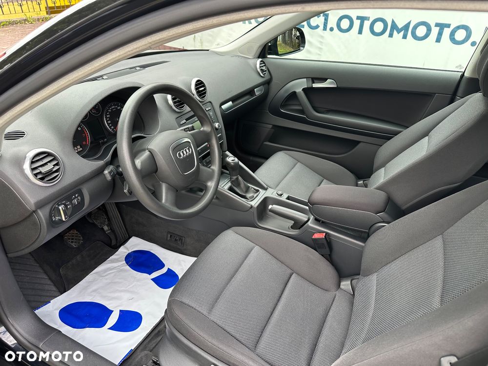 Audi A3 3-drzwiowe 1.6 Ambiente - 24