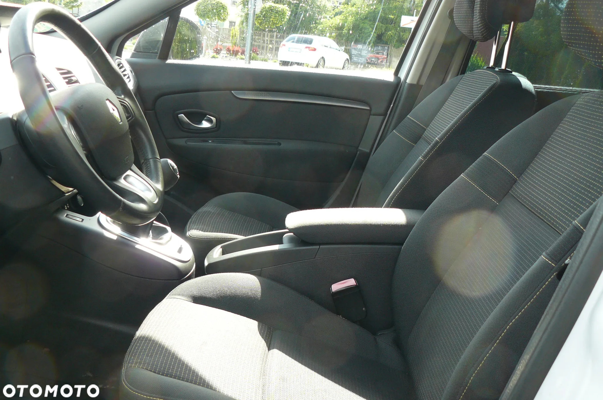 Renault Grand Scenic - 26