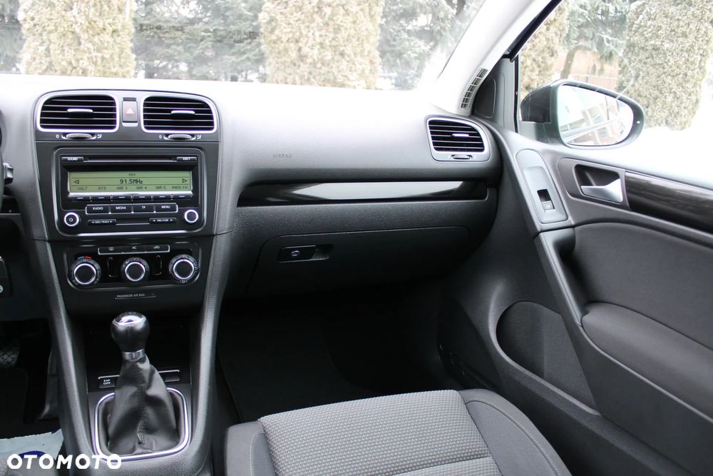 Volkswagen Golf - 25