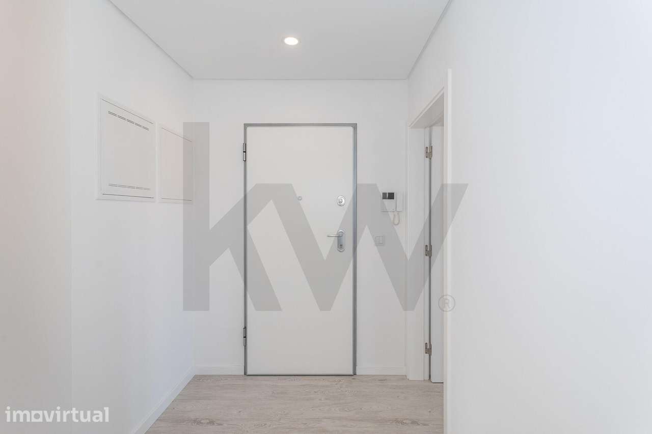 Apartamento T2 com varandas, arrecadação e excelente exposição solar | - Grande imagem: 3/43