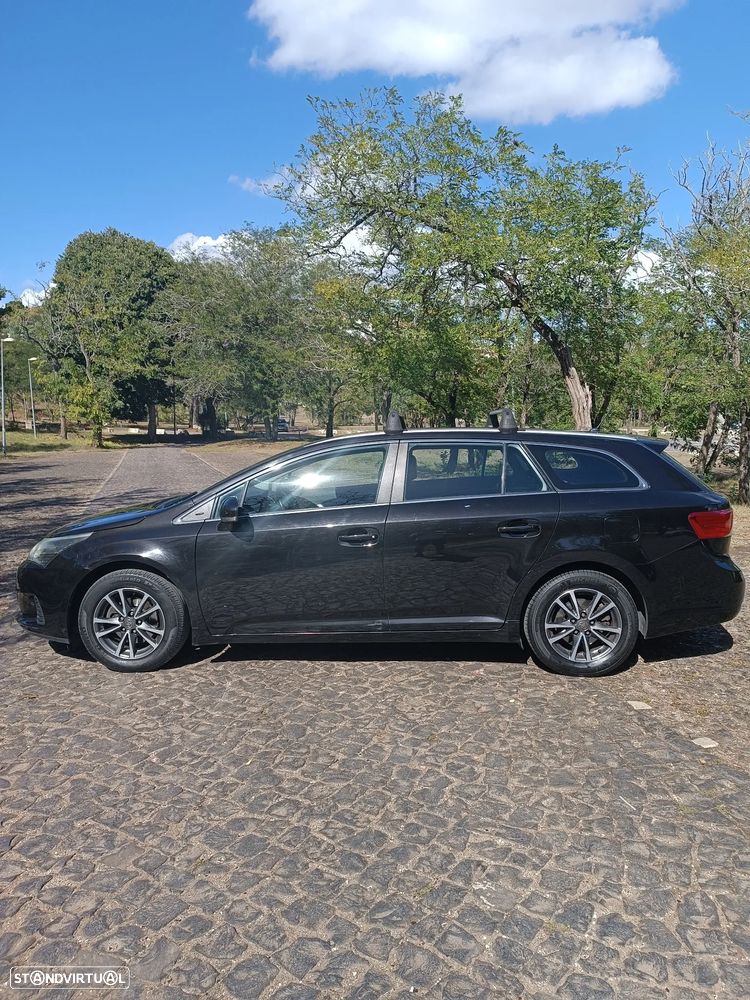 Toyota Avensis SW 2.0 D-4D Comfort - 1