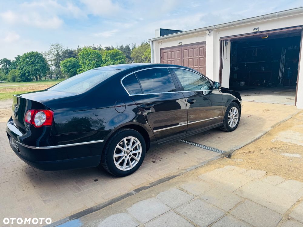 Volkswagen Passat 1.9 TDI Individual - 6