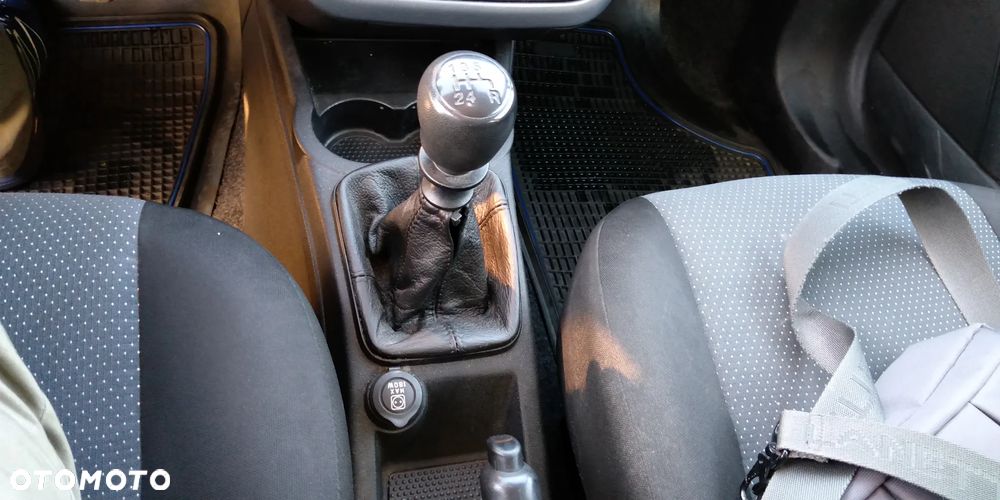 Fiat Grande Punto - 8