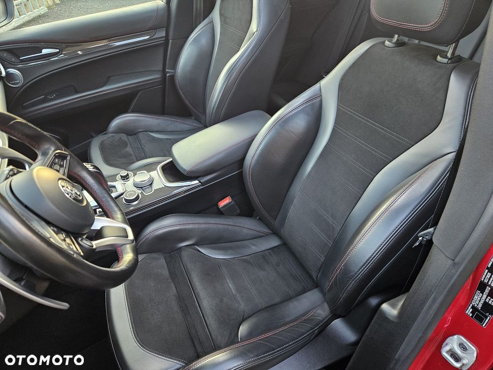 Alfa Romeo Stelvio 2.0 Turbo 16V AT8-Q4 Veloce Ti - 12