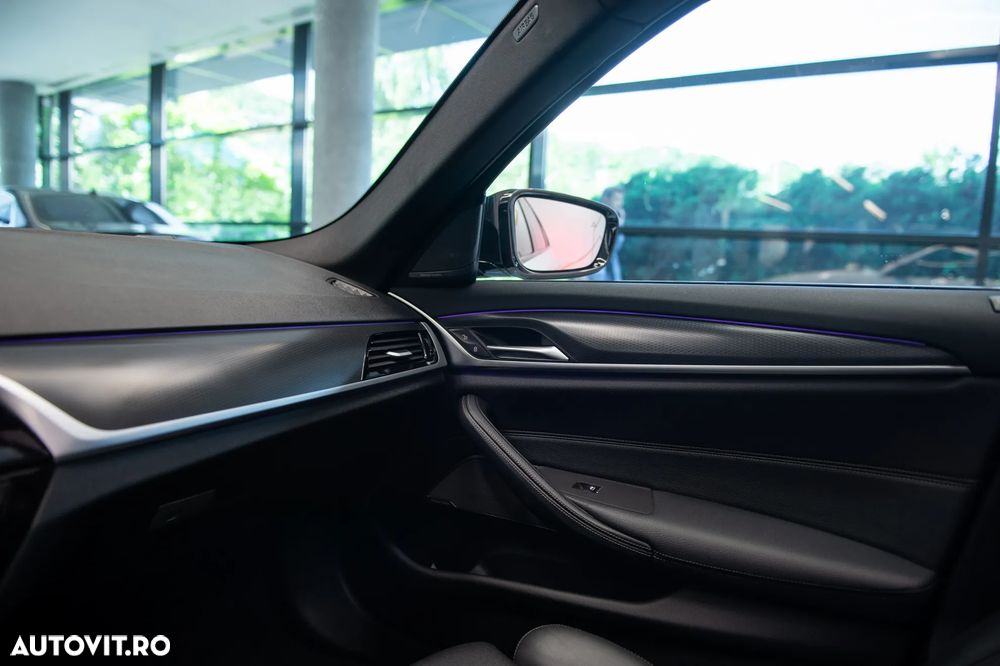 BMW Seria 5 530d xDrive AT MHEV - 30