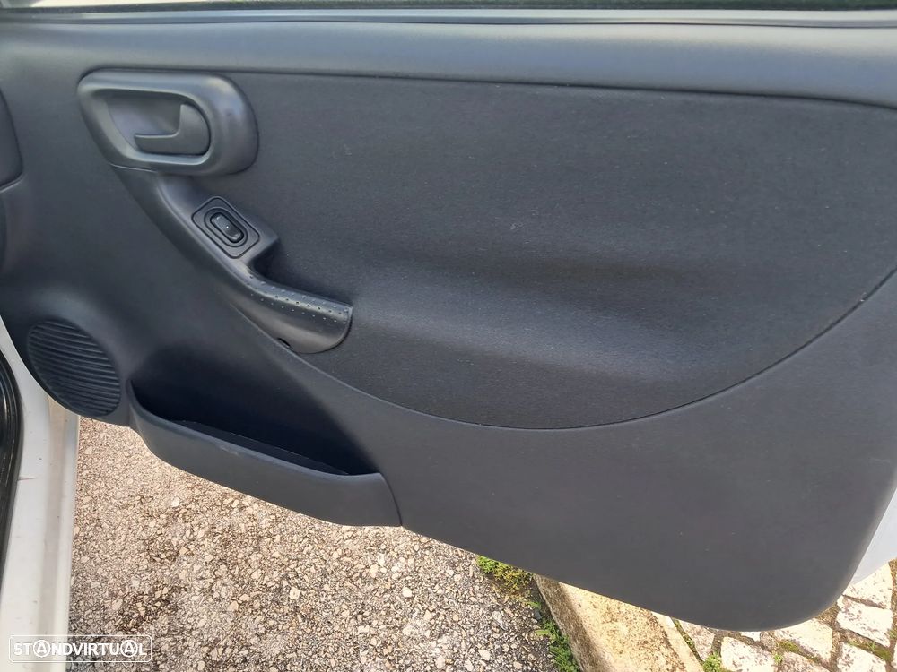 Opel CORSA C VAN - 13