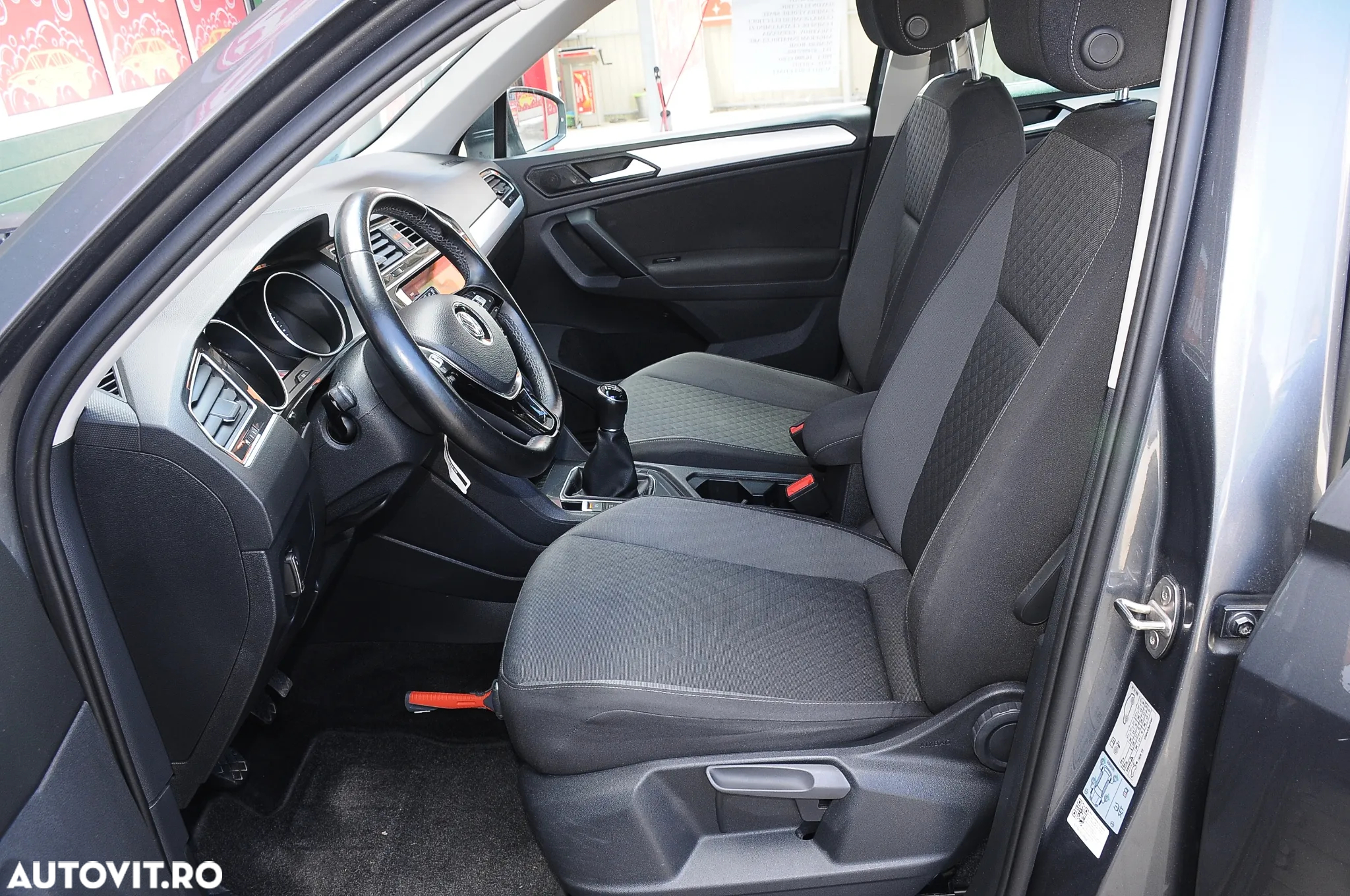Volkswagen Tiguan 1.5 TSI ACT Comfortline - 5