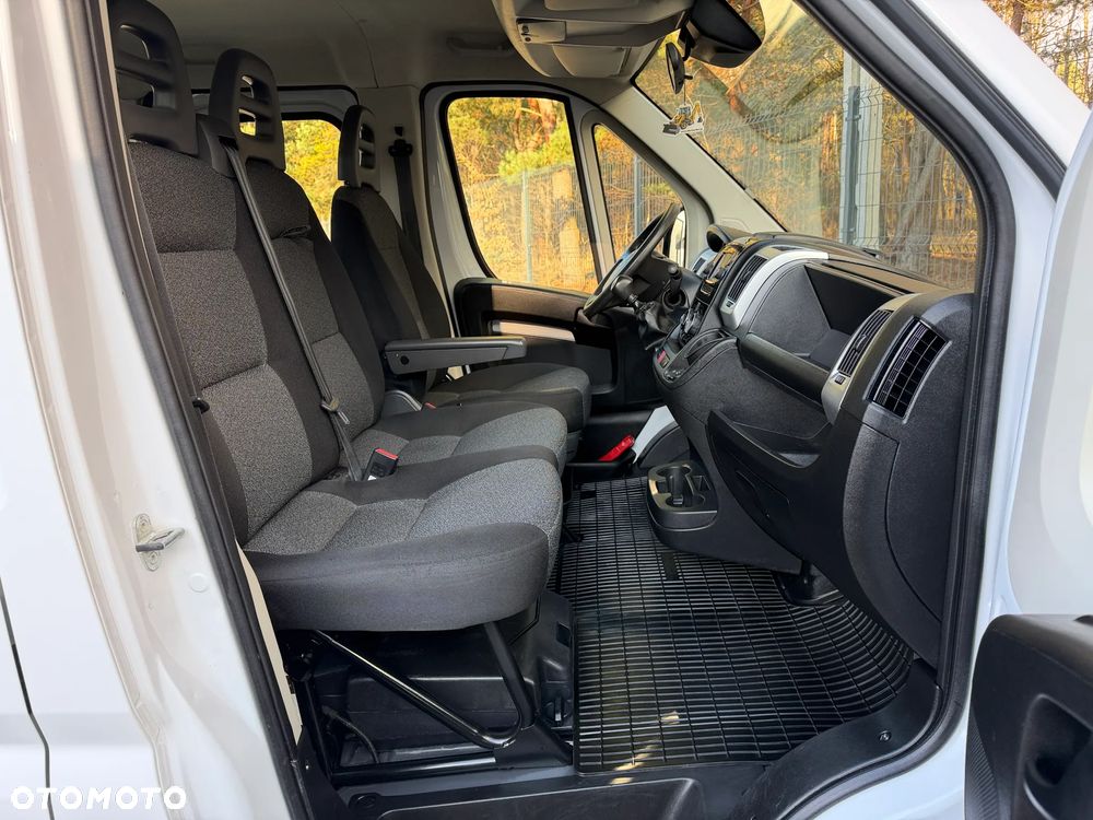 Fiat Ducato Maxi Doka 7 osób / Skrzynia 3.3m / Wzmocniony Koła 16'' / Podwójne resory / Ładowność 1285kg / Bogate wyposażenie / Serwisowany / FV23% / Salon PL - 34