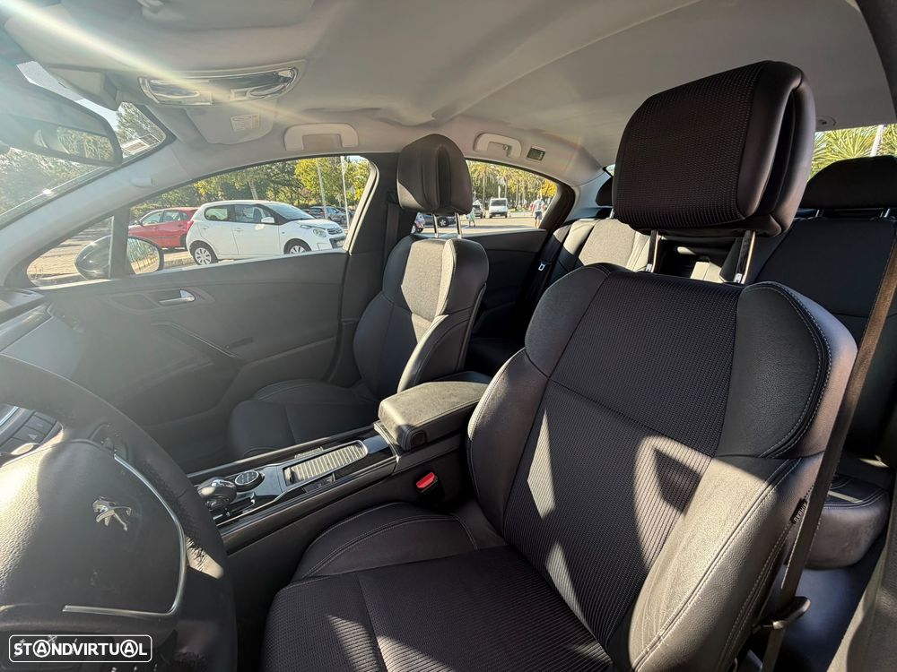 Peugeot 508 2.0 HDi Hybrid4 2-Tronic J18 - 28