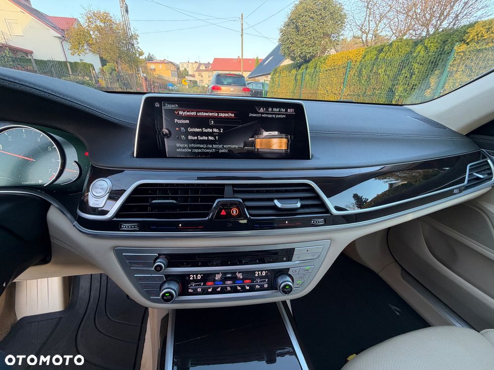 BMW Seria 7 750i xDrive - 27