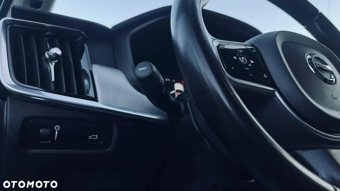 Volvo V90 D4 AWD Momentum Pro - 10