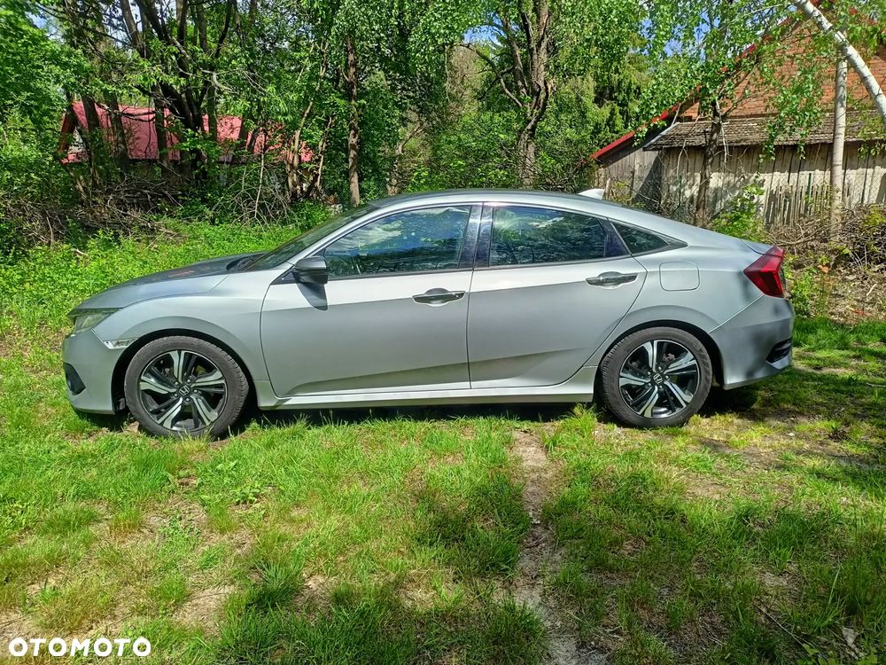 Honda Civic 1.5 T Elegance CVT - 2