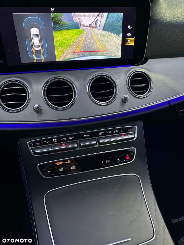 Mercedes-Benz Klasa E 220 d 4Matic 9G-TRONIC AMG Line - 34