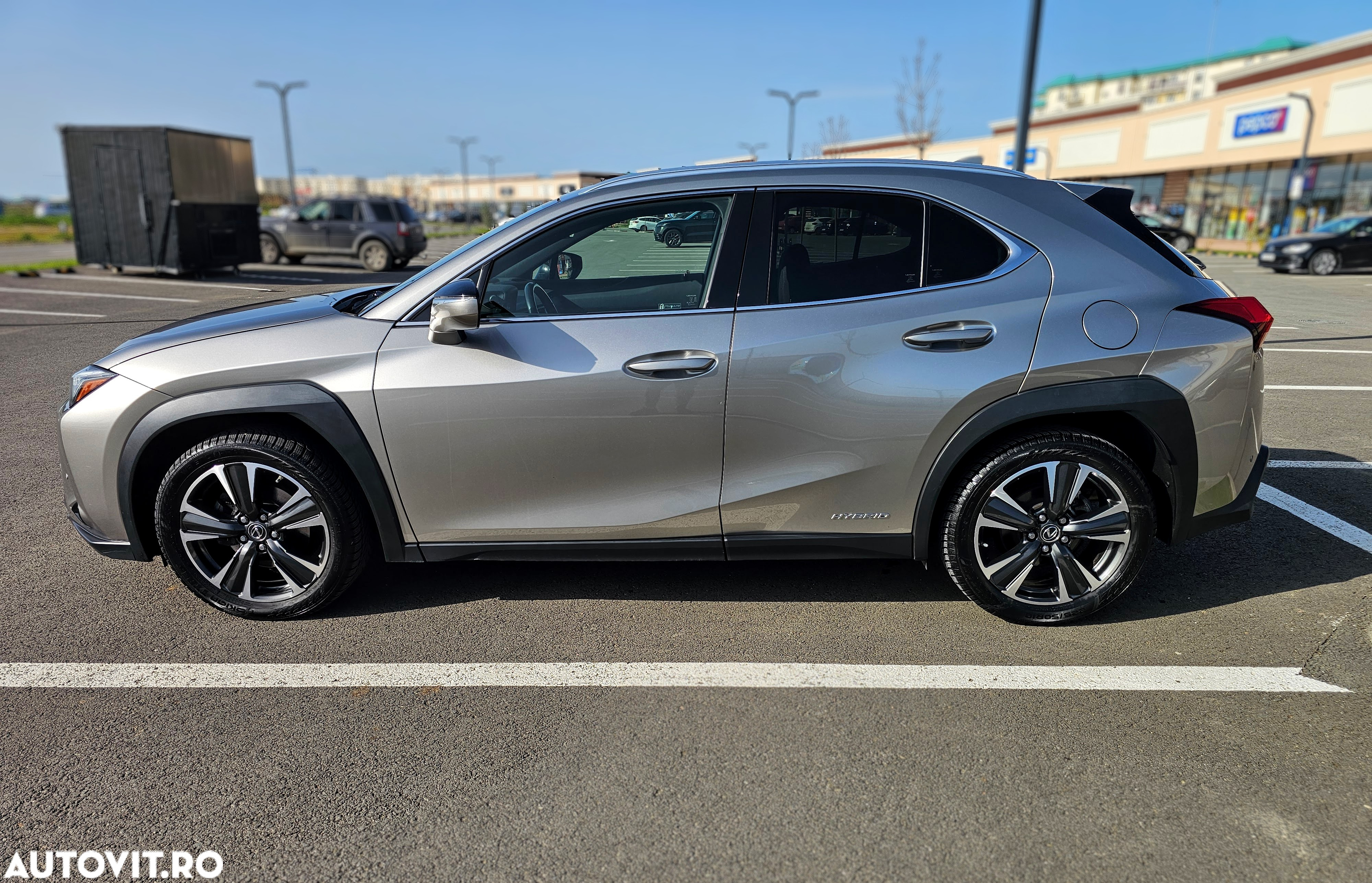 Lexus UX 250h 2.0L HEV 20H- (178 HP) 4X2 CVT Executive - 6