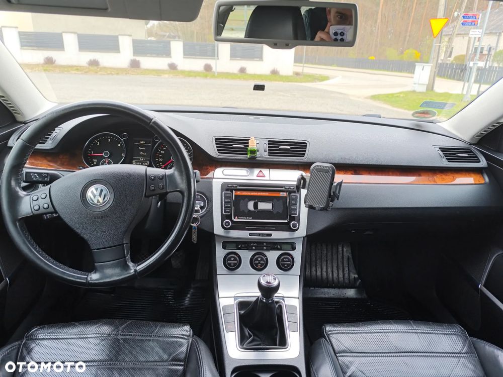 Volkswagen Passat 2.0 TDI DPF Highline - 13