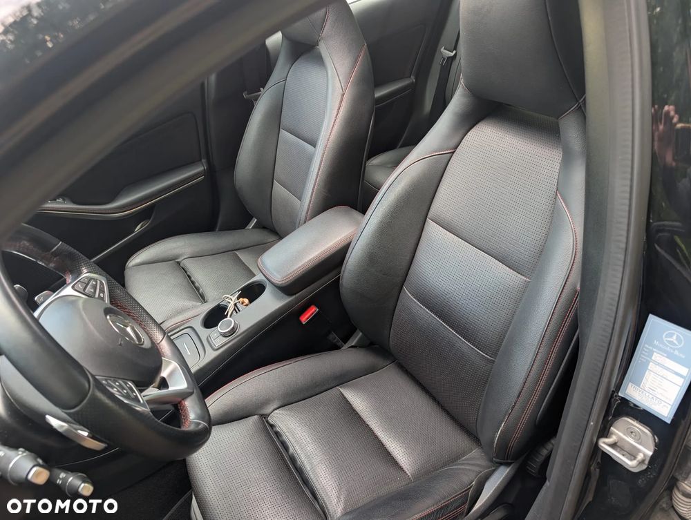 Mercedes-Benz GLA 180 d 7G-DCT AMG Line - 15