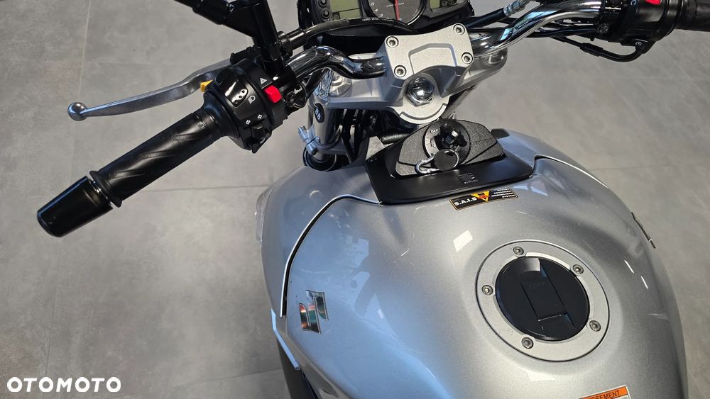 Suzuki GSR - 9