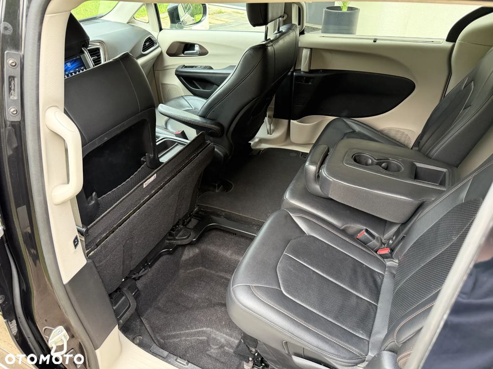 Chrysler Pacifica - 17