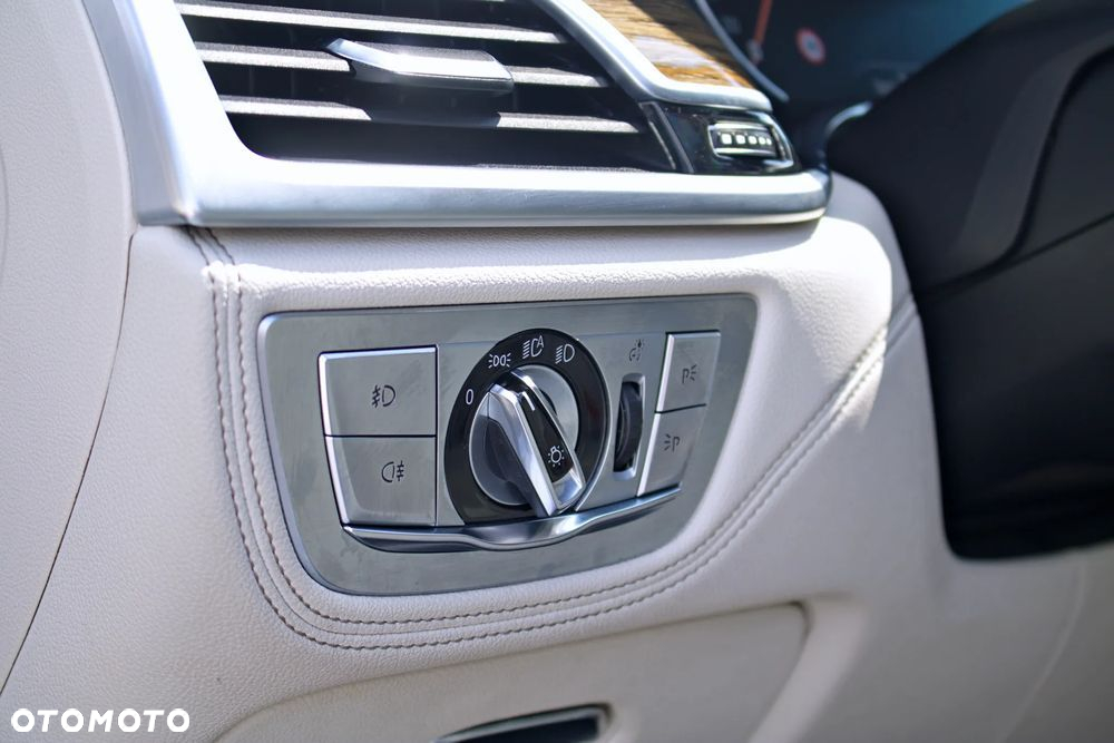 BMW Seria 7 740d xDrive - 35