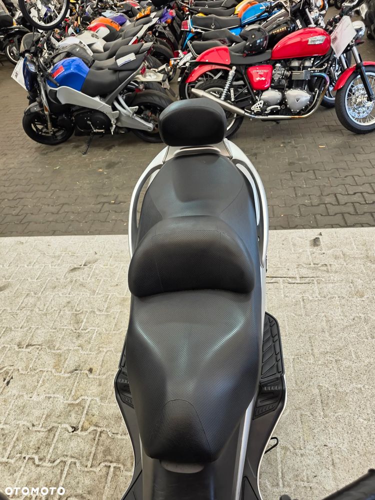 Suzuki Burgman - 28