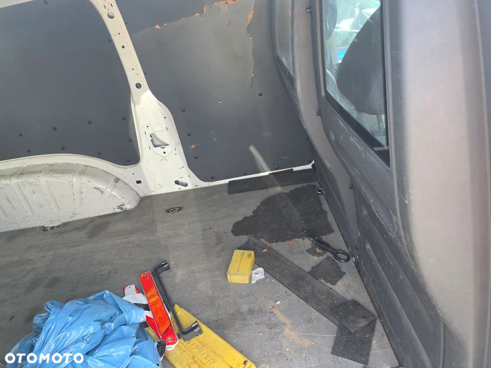 Volkswagen Caddy - 13