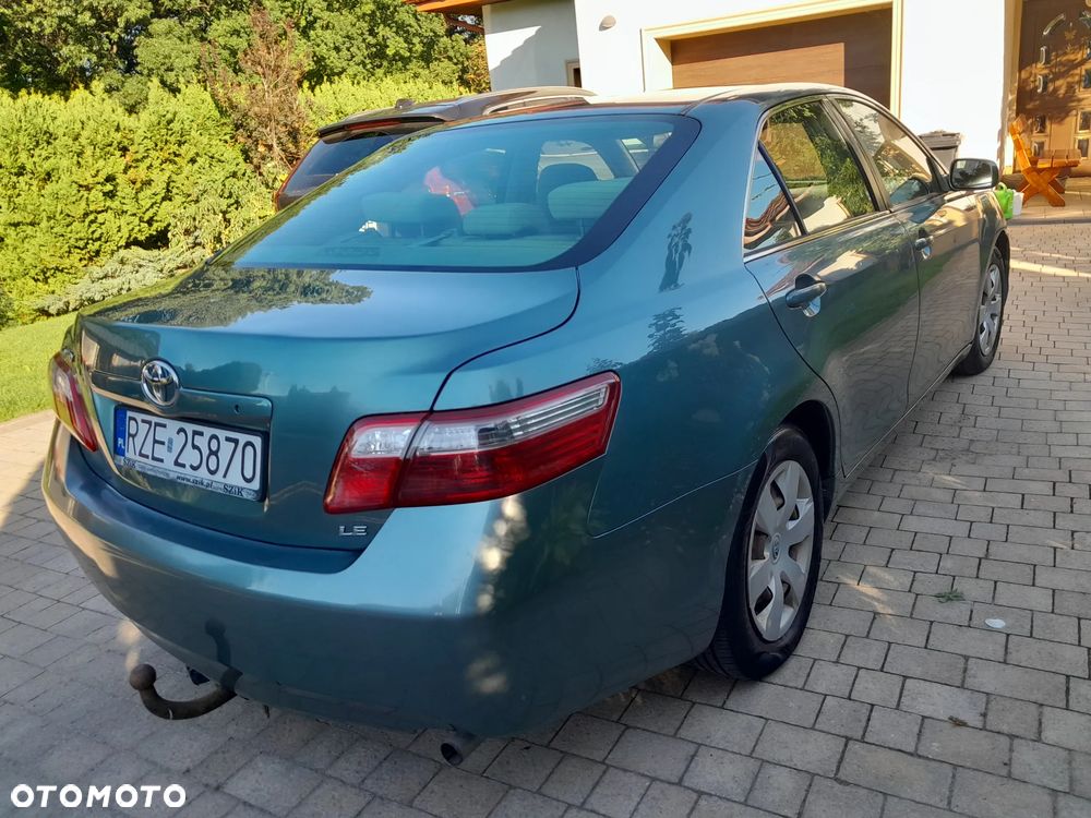 Toyota Camry - 3