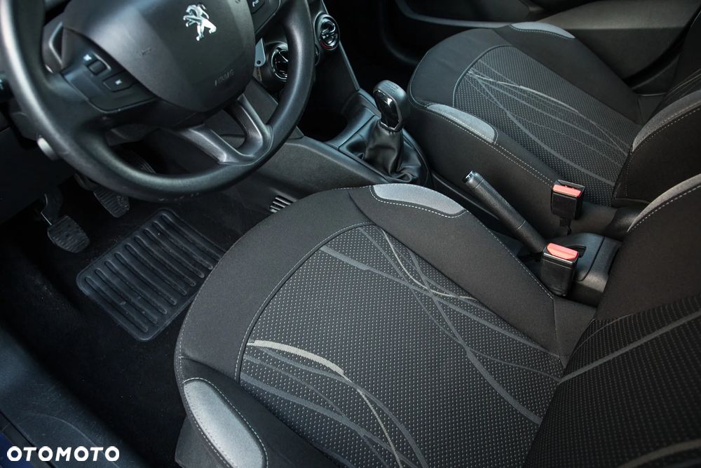 Peugeot 208 - 18