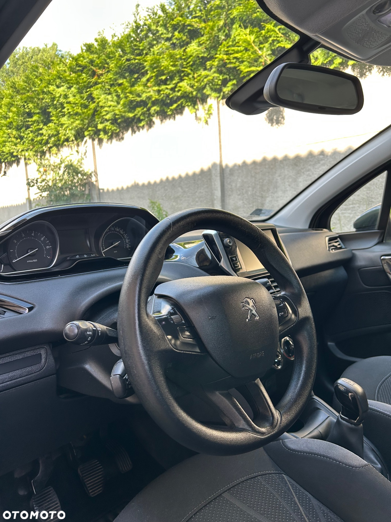 Peugeot 208 - 13